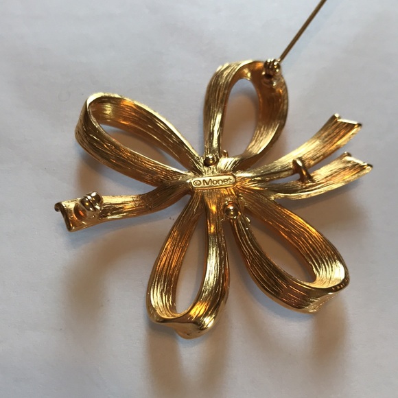 Monet Bow Ribbon Brooch Signed Vintage Goldtone Textured - Picture 3 of 6